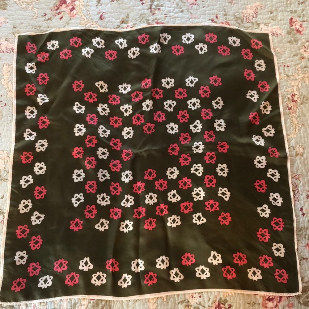 Vintage olive green scarf with great print